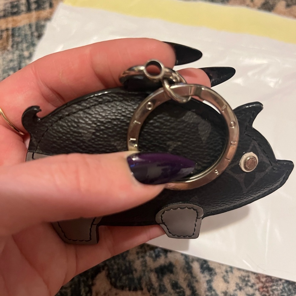 Louis Vuitton Black Monogram Pig Keyring with Gray Accents - Picture 5 of 5